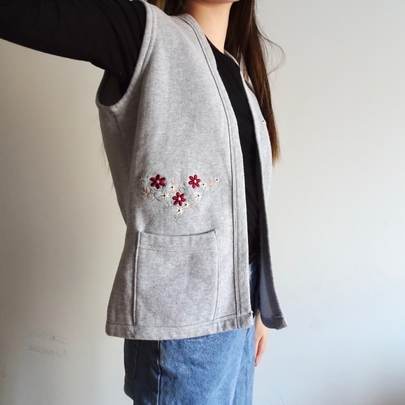 GREY FLOWER EMBROIDERED VEST - Picture 3 of 5